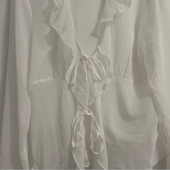 Wilfred Frenchy Blouse size medium in White- Aritzia - Picture 4 of 14